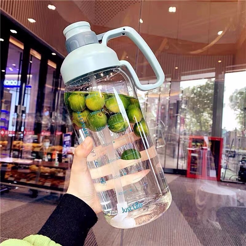 BÌNH ĐỰNG NƯỚC THỂ THAO CÓ ỐNG HÚT DUNG TÍCH 1800ML