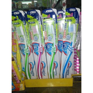 Bàn chải thần thánh Aquafresh Nhật