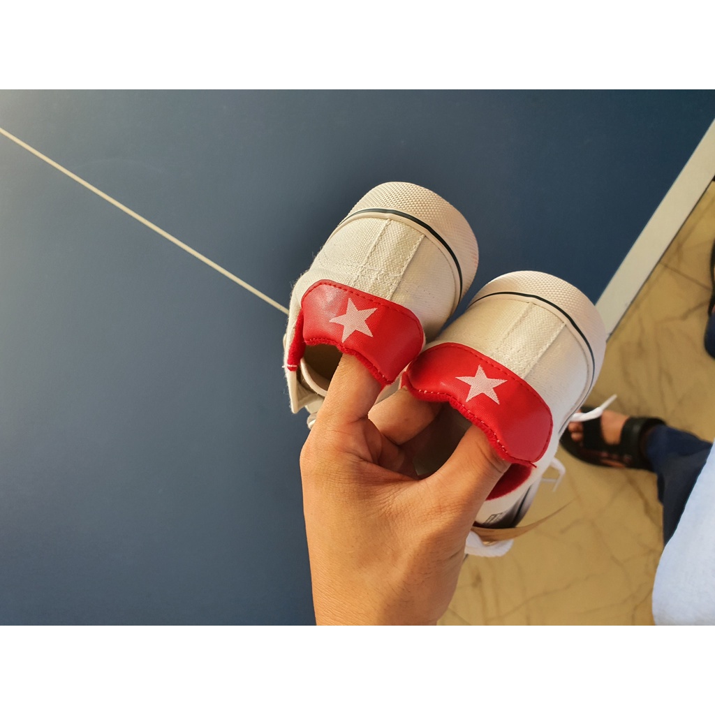 Giày bóng bàn "Huyền Thoại Chỉ Đỏ"