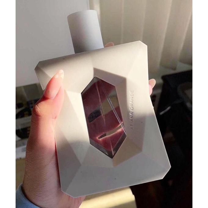 Nước hoa nhẹ nhàng Ariana Grande God is a woman 100ml EDP