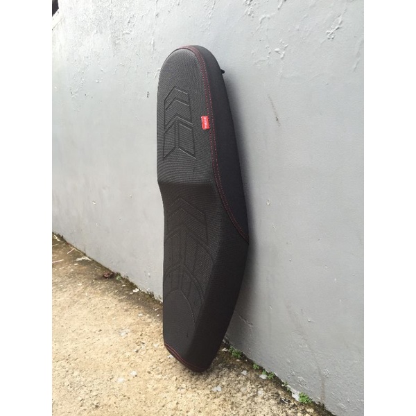 Mút yên sonic , da yên