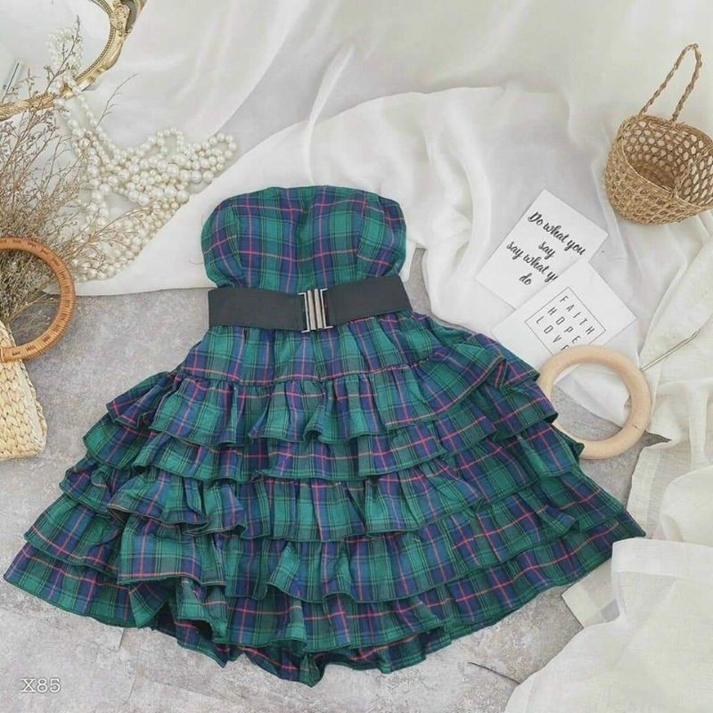 Váy kẻ caro xanh xếp ly kèm đai thắt nơ