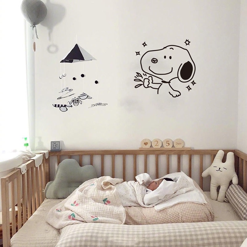 Miếng dán tường trang trí decor phòng khách, phòng ngủ hình chú chó Snoopy đáng yêu Gooo store