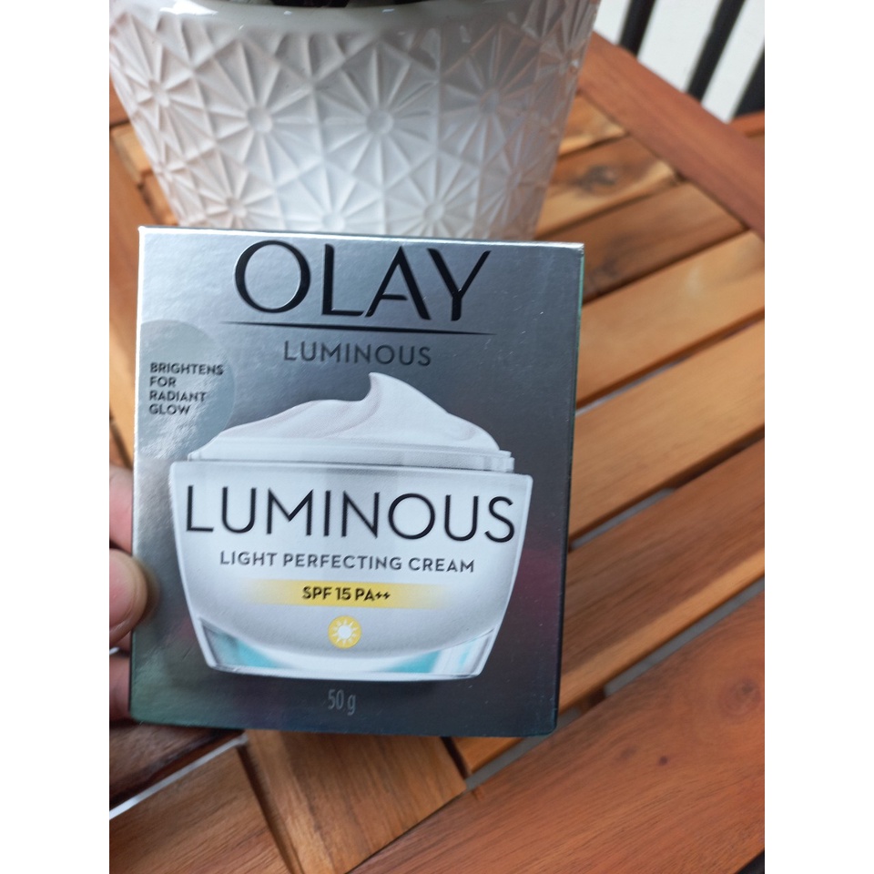 Kem Dưỡng Trắng Da Ban Ngày Olay White Radiance Light Perfecting Day Cream SPF15 50g