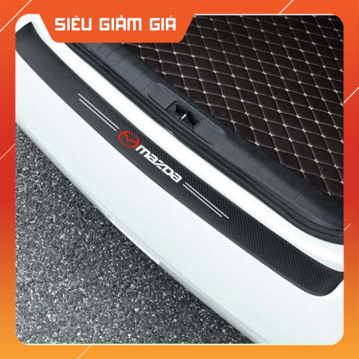 Miếng dán bậc cửa xe ô tô , vân carbon dán full keo chống trầy tốt