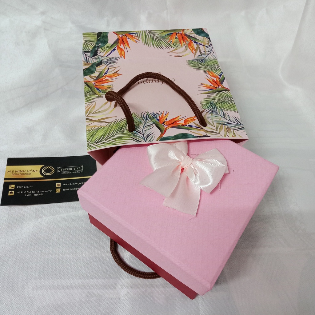 (11x11x6.5cm) Hộp đựng quà tặng sinh nhật, 20/10 kèm túi và phụ kiện chỉ việc để quà vào đem đi tặng