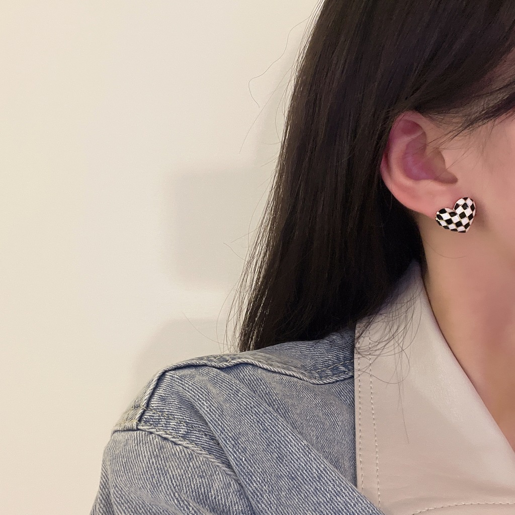 Bông Tai Kim Loại Hình Bàn Tay Phong Cách Retro Thời Trang Hàn Quốc