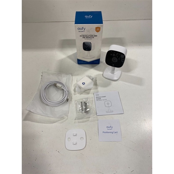 Camera trong nhà Eufy Security Indoor Cam 2K T8400, tích hợp còi báo động