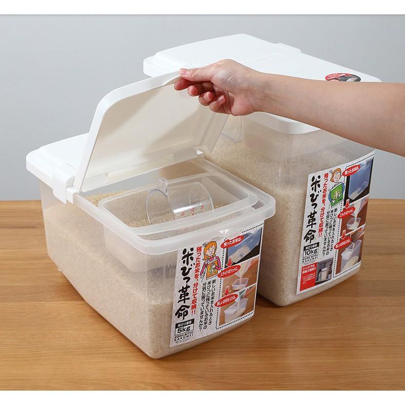 Thùng gạo 10kg nắp bật có bánh xe & ca đong nội địa Nhật Bản