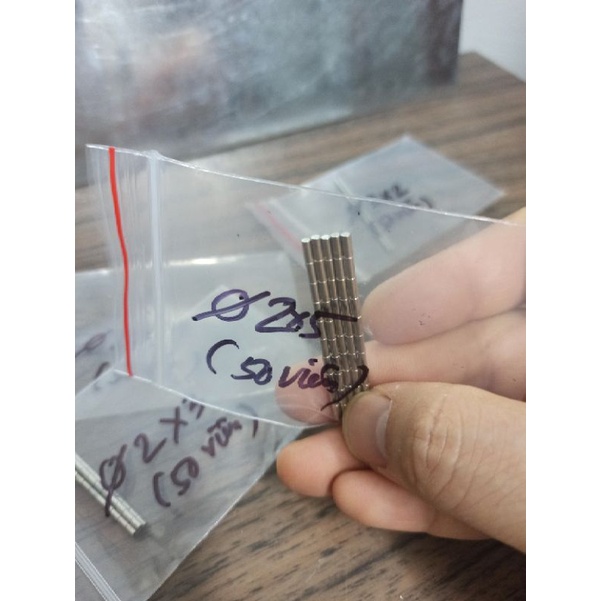 Combo 50 hạt nam châm phi 2mm siêu nhỏ hút mạnh