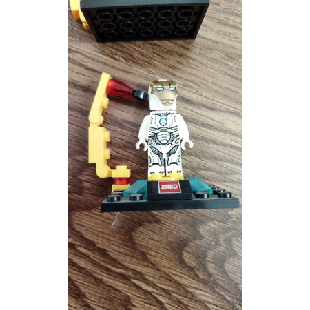 Mô hình 2hand lego người sắt