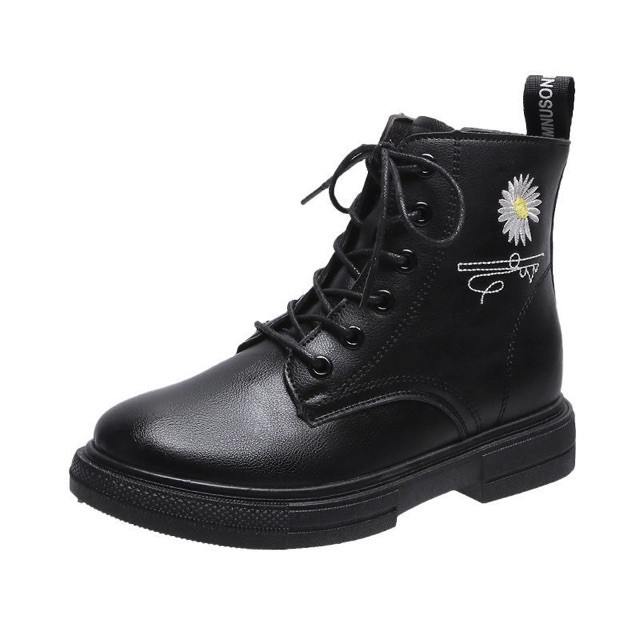 Bum Shoes - Boot da thêu hoa cúc | BigBuy360 - bigbuy360.vn