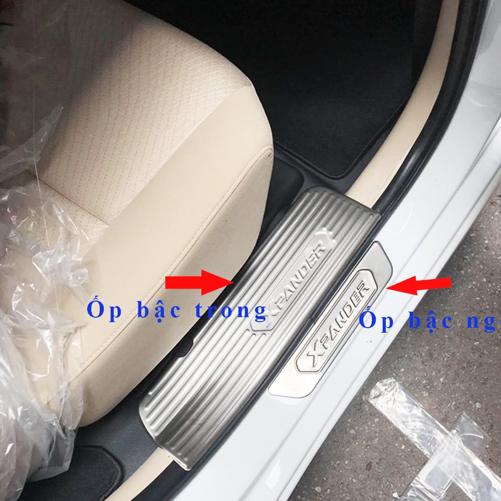 Ốp bậc chân trong xe Mitsubishi Xpander 2019