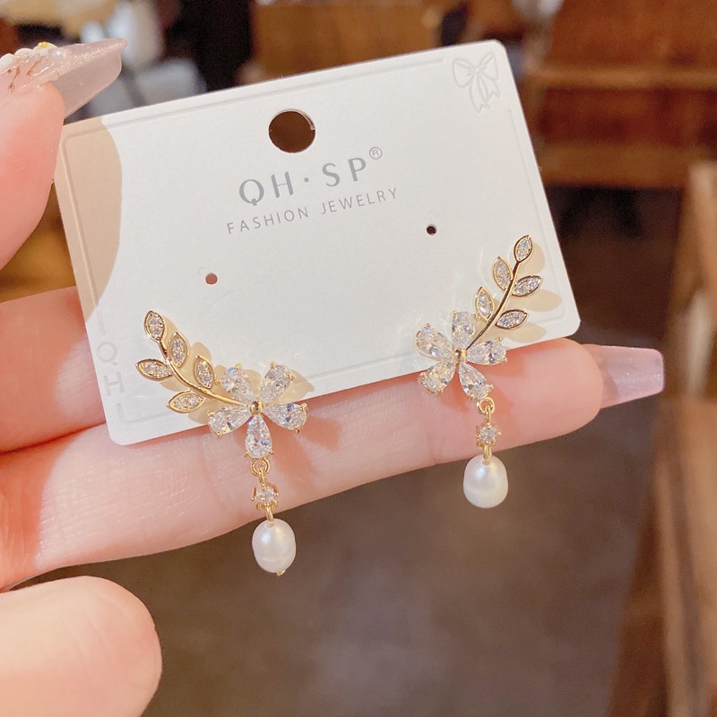 Bông Tai Hình Hoa Lá Đính Ngọc Trai Thời Trang