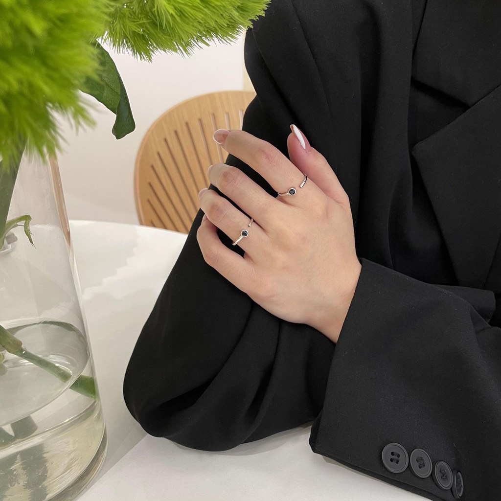 Nhẫn pha lê đen nhân tạo