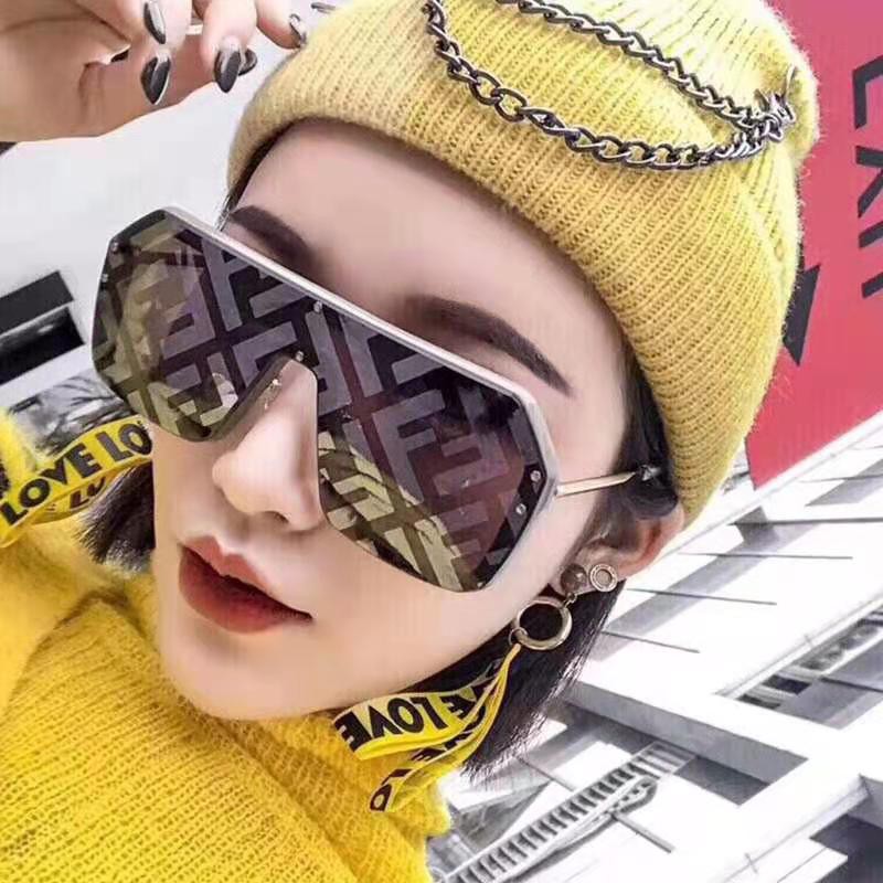 Kính mát độc đáo thời trang dành cho nam và nữ