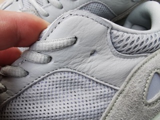 Giày sneaker yeezy boost700 "sail"