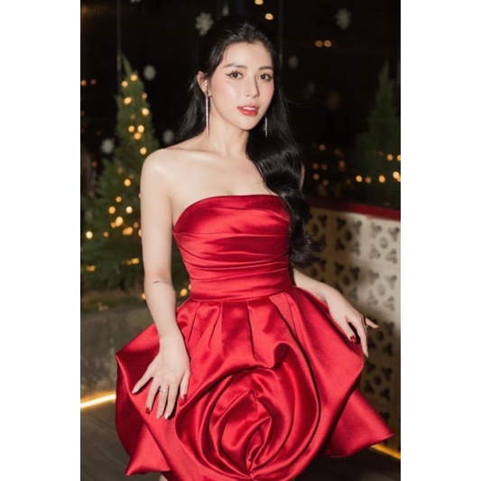 Đầm đỏ cup 2s Thiều Bảo Trâm