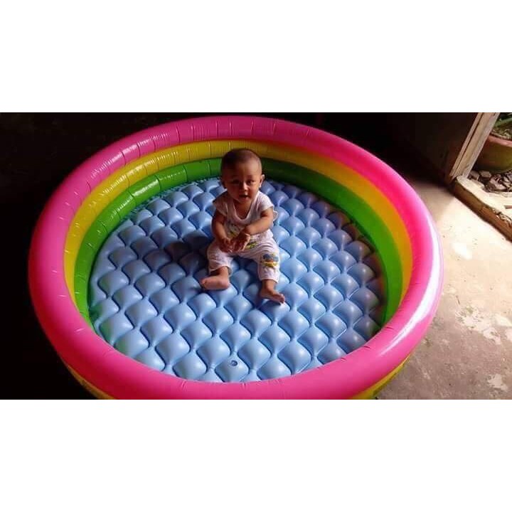 bể bơi cầu vồng