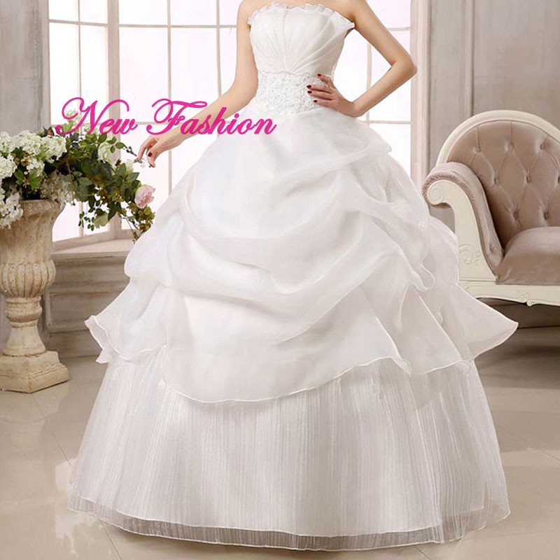 Đầm cưới cô dâu trễ vai không dây thiết kế sang trọng nổi bật