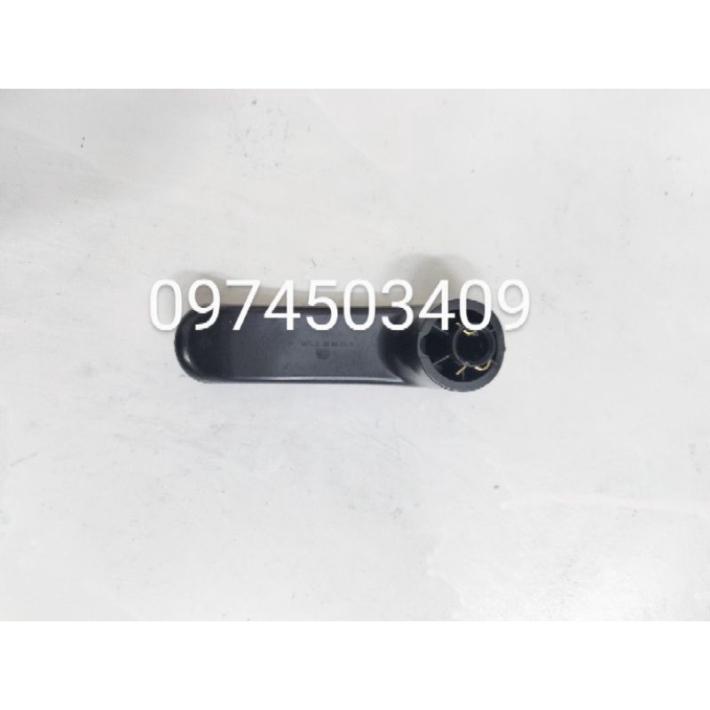 Tay mở cửa lùa trong Starex đời Grand