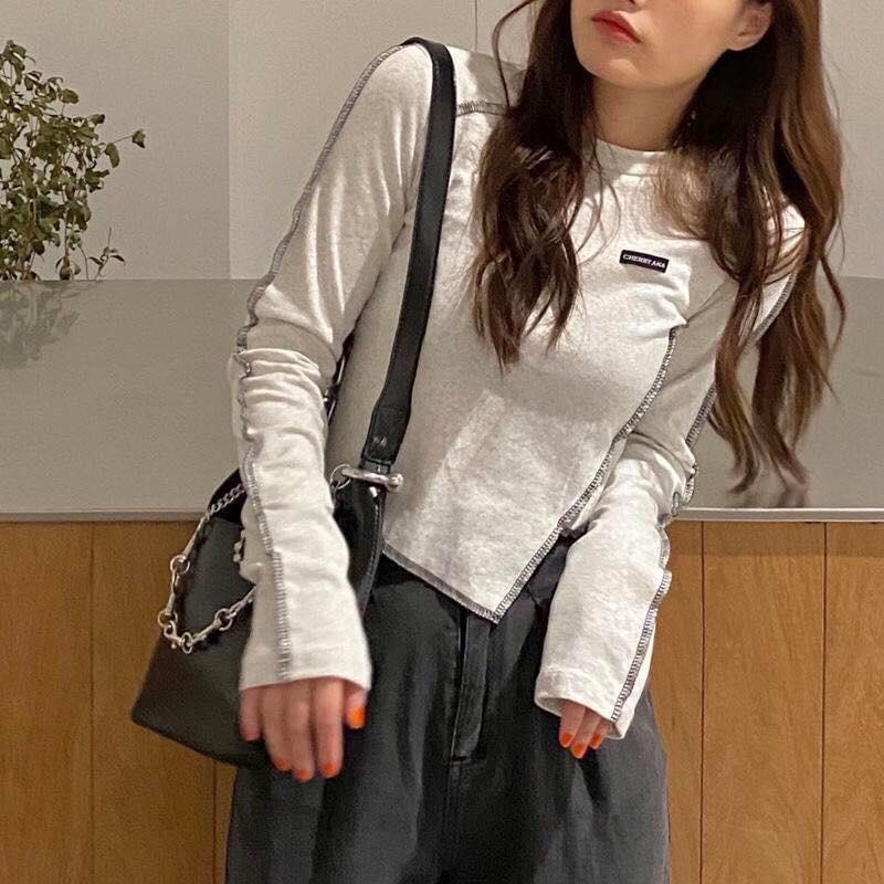 Áo Croptop Dài Tay Chỉ Nổi Lệch Tà Tag Ngực 2 Màu Đen Trắng