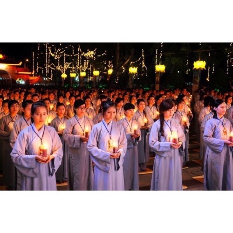 Áo tràng Phật tử đi chùa