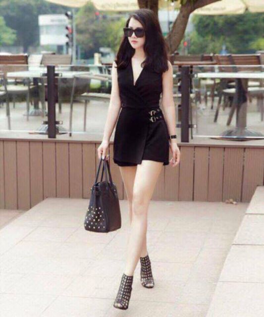 Jumpsuit ngắn tà xếp cài khuy, có S - SLL