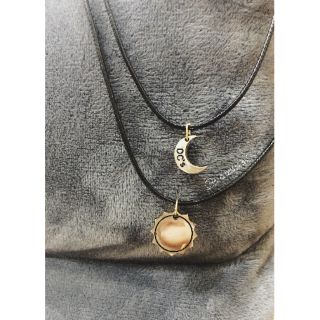 Dây chuyền mặt trời mặt trăng khắc chữ theo yêu cầu