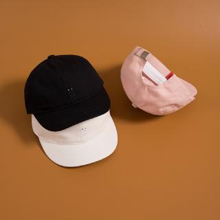 A simple short cap that matches a classic baseball cap