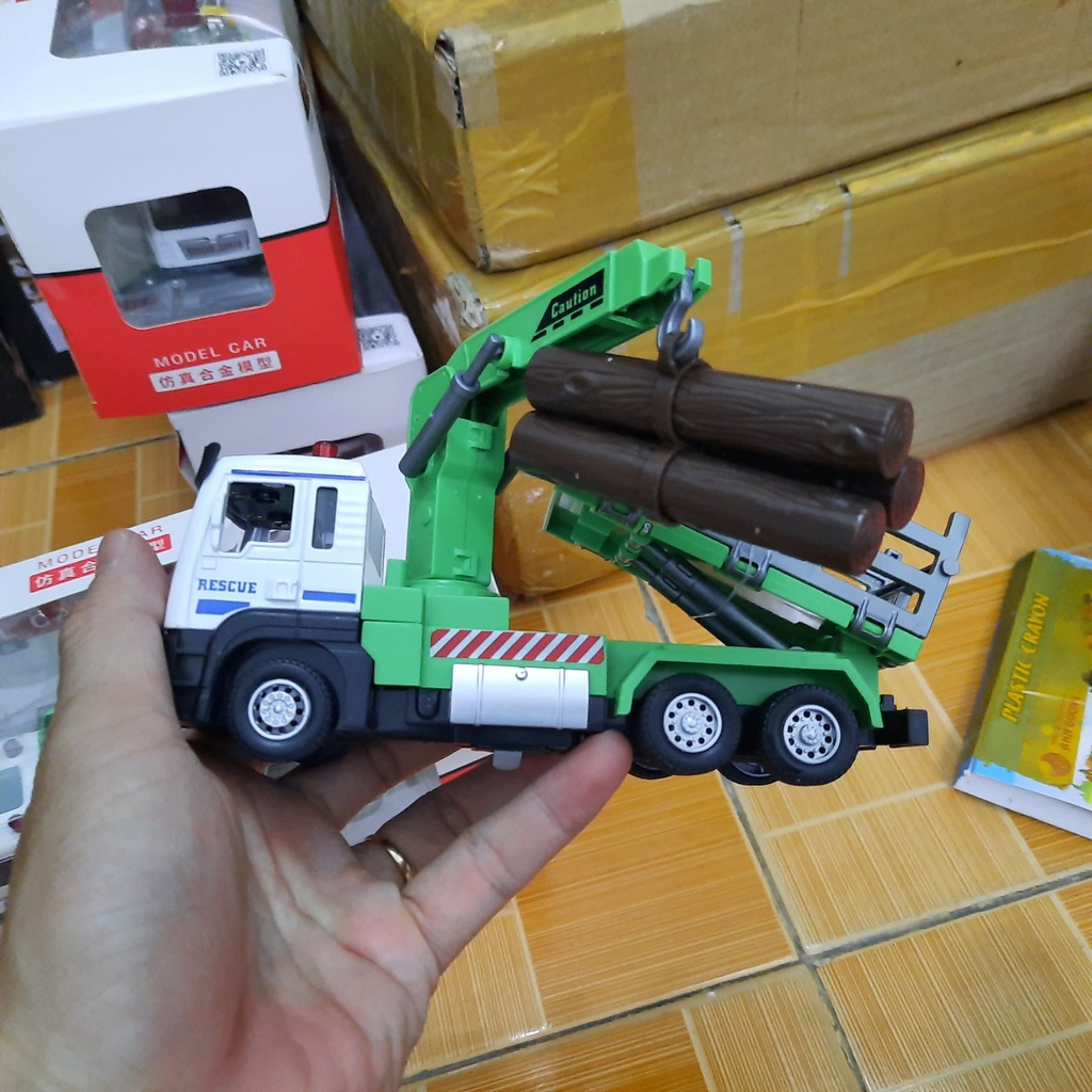 Xe mô hình ô tô chở gỗ có cẩu móc đồ chơi trẻ em tỉ lệ 1:50 xe bằng hợp kim nhựa có âm thanh và đèn