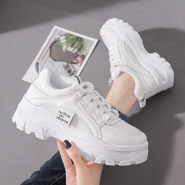 Giày sneaker nữ hot nhất 2020