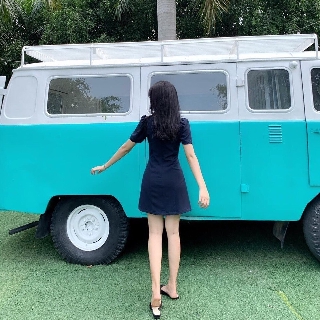 Đầm cổ vuông phối nút gỗ