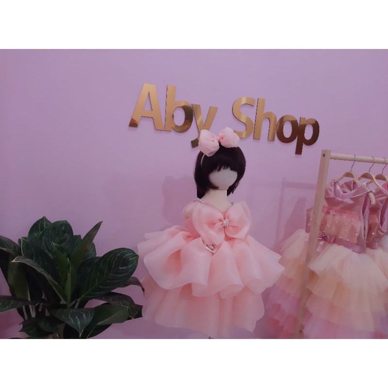 Váy công chúa thiết kế kèm nơ cài tóc