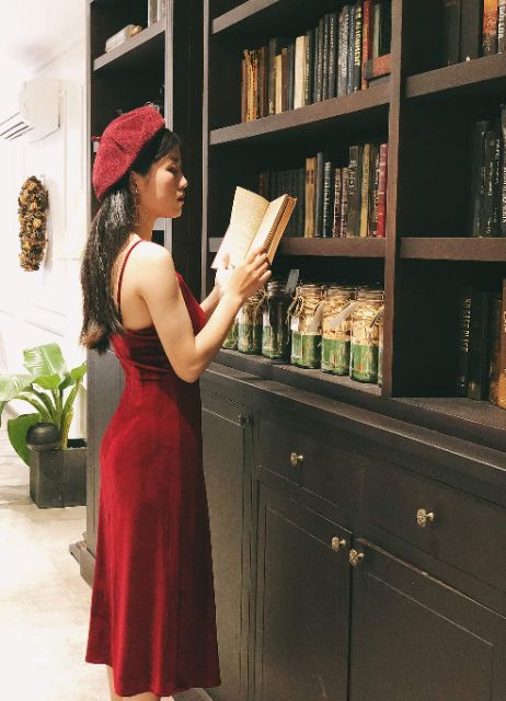 đầm yếm xẻ đùi chữ a