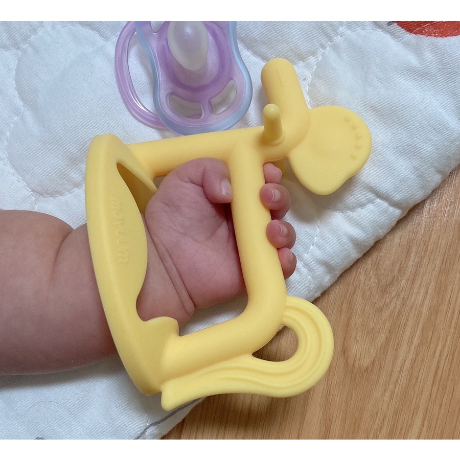 Set gặm nướu Moyuum hình ngôi sao/ ngựa pony Hàn Quốc có hộp đựng vệ sinh
