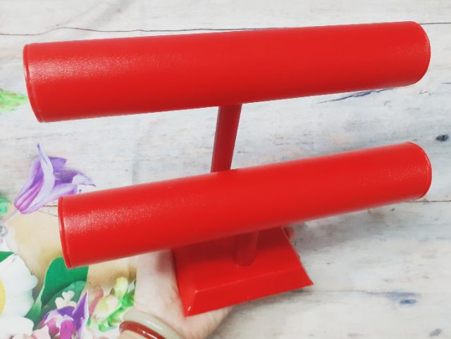 Trụ chử T 2 tầng trưng vòng tay
