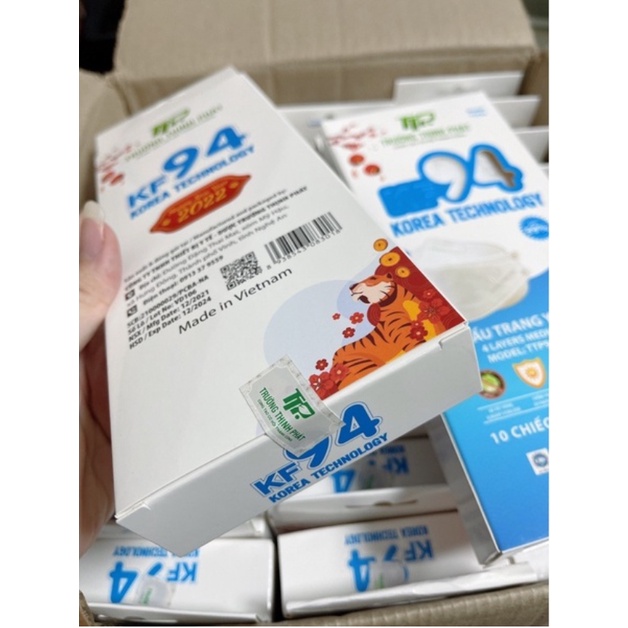 Khẩu Trang KF94 Khẩu Trang Y Tế 4 Lớp Giao Màu Ngẫu Nhiên