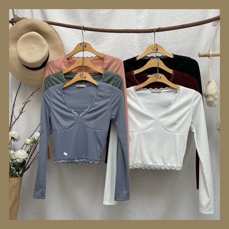 Áo Croptop Tay Dài Cổ V Phối Ren ACTIVE USA