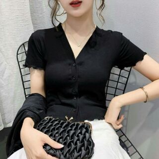 ÁO CROPTOP BA NÚT CUỐN BIÊN QUẢNG CHÂU