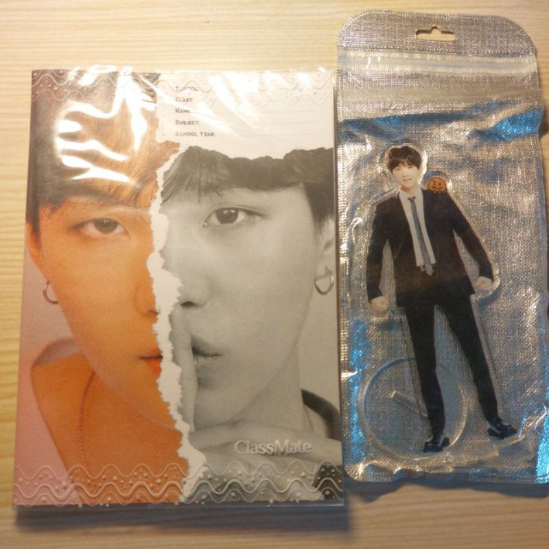 vở Suga ( BTS ), kệ Suga thành viên BTS