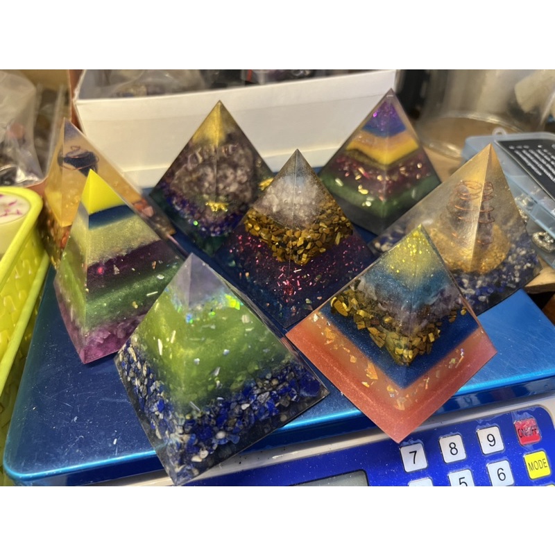 Kim tự tháp đá năng lượng Orgonite