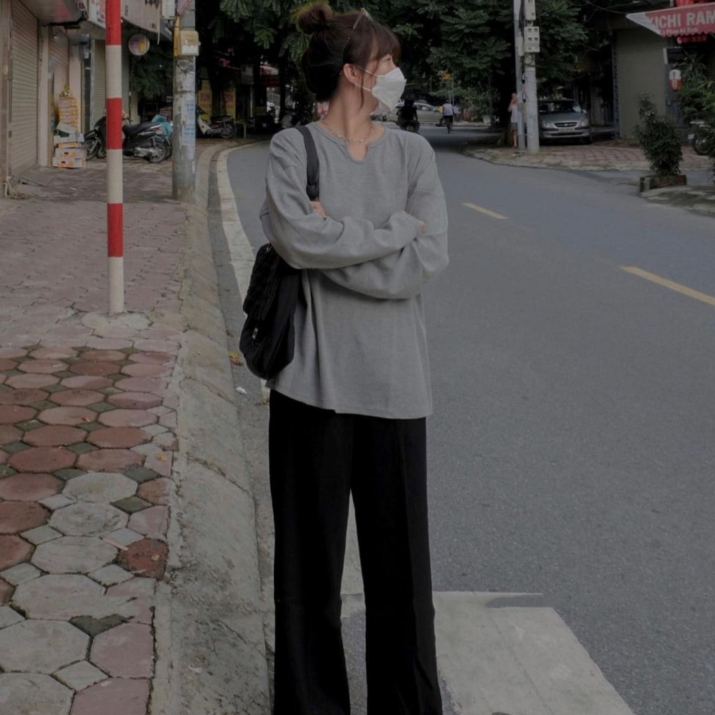 Áo thun gân cổ U dài tay basic oversize xẻ bên