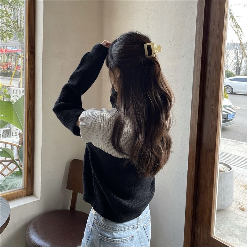 Áo len kiểu thiết kế tay dài màu sắc tương phản hở vai cổ tròn thời trang dành cho nữ