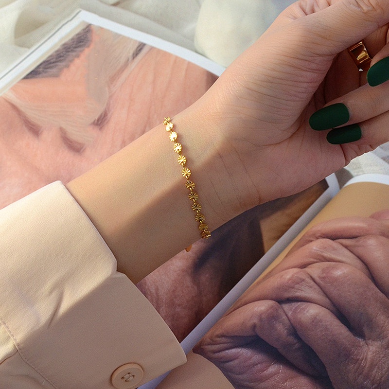 Vòng Tay Mạ Vàng 18k Mặt Hình Hoa Thanh Lịch Phong Cách Hàn Quốc Cho Nữ