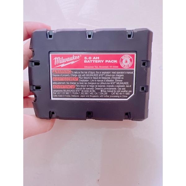 Pin đóng mới milwaukee m18v 5A có leb báo pin