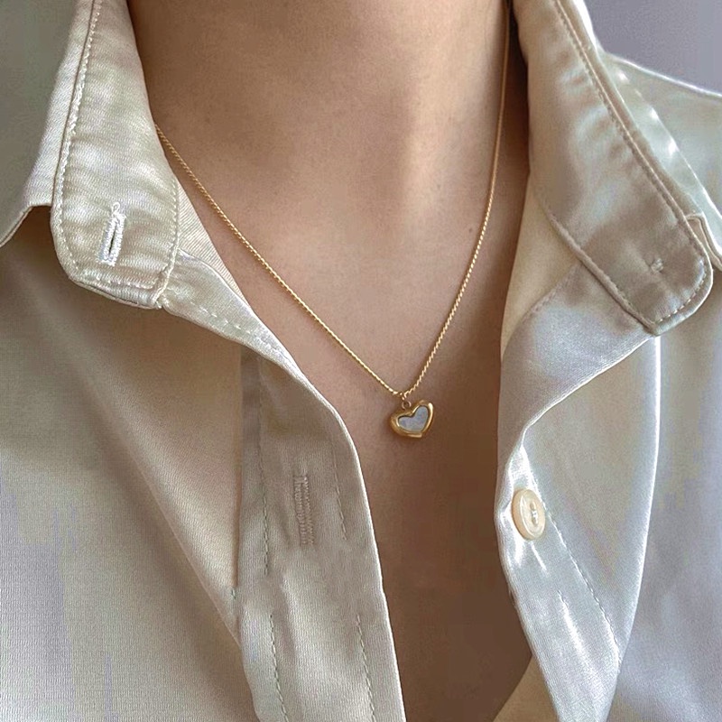 dây chuyền titan nữ Mặt dây chuyền trái tim bằng vàng 18k Vòng cổ của nữ Phụ kiện thời trang đơn giản dễ thương