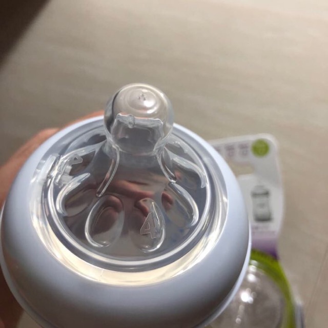 4 Núm ty thay thế avnet số 4 và 2 giày tập đi