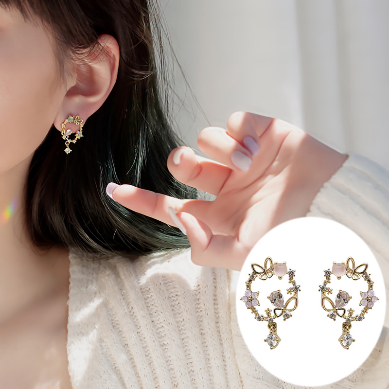 Khuyên Tai Dáng Dài Tạo Hình Độc Đáo Cho Nữ