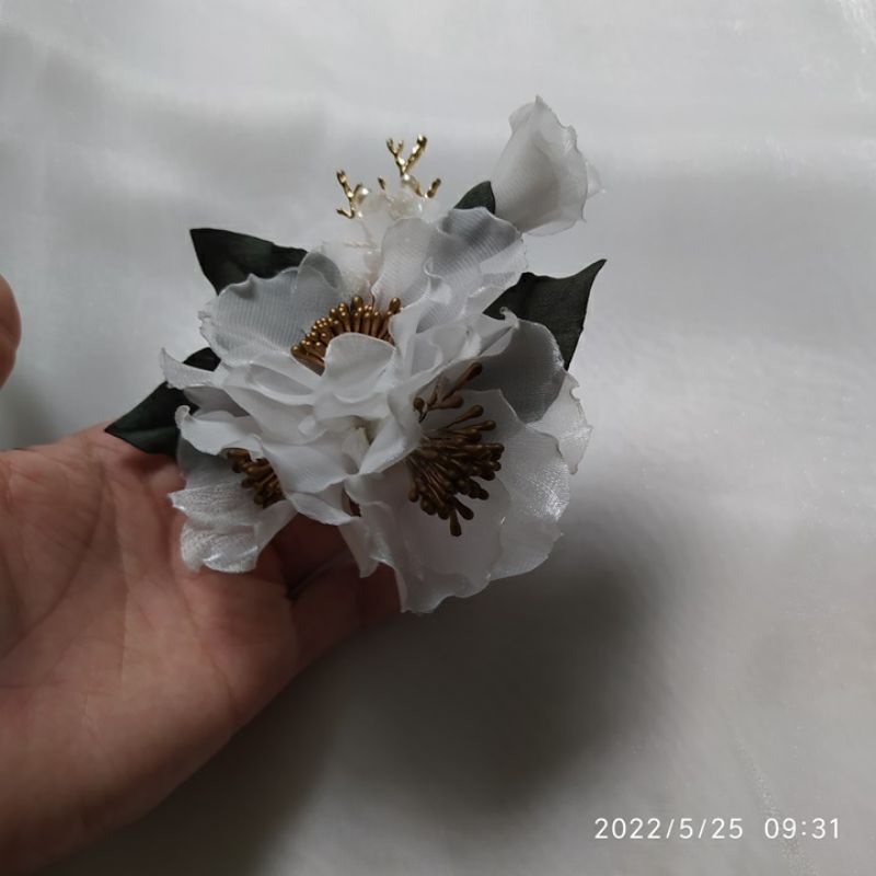 Hoa cài áo handmade Joli màu trắng